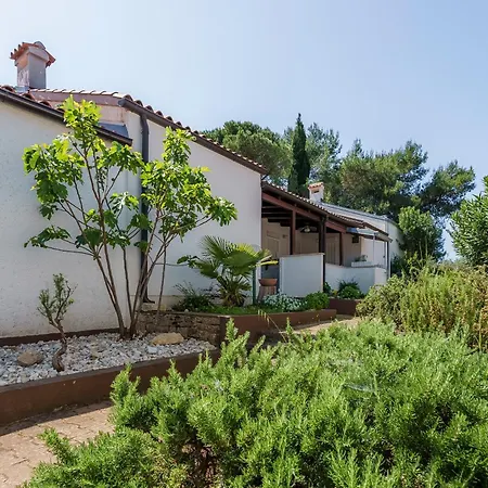 Runa - Cozy Little House Near The * Poreč