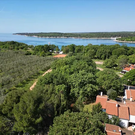 Runa - Cozy Little House Near The Porec